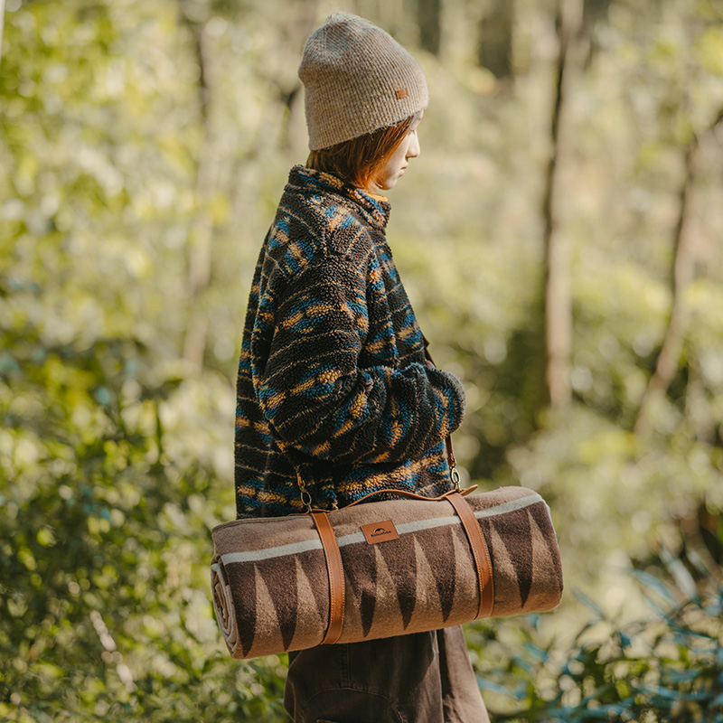 Naturehike vlněná deka s geometrickým vzorem - 1950g - světle hnědá